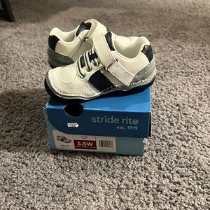 Stride Rite toddler shoes. Size 5.5W Brand New!